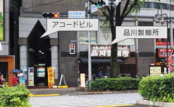 都営新宿線、東京メトロ（丸ノ内線・副都心線）　新宿三丁目のC5出口を出ます